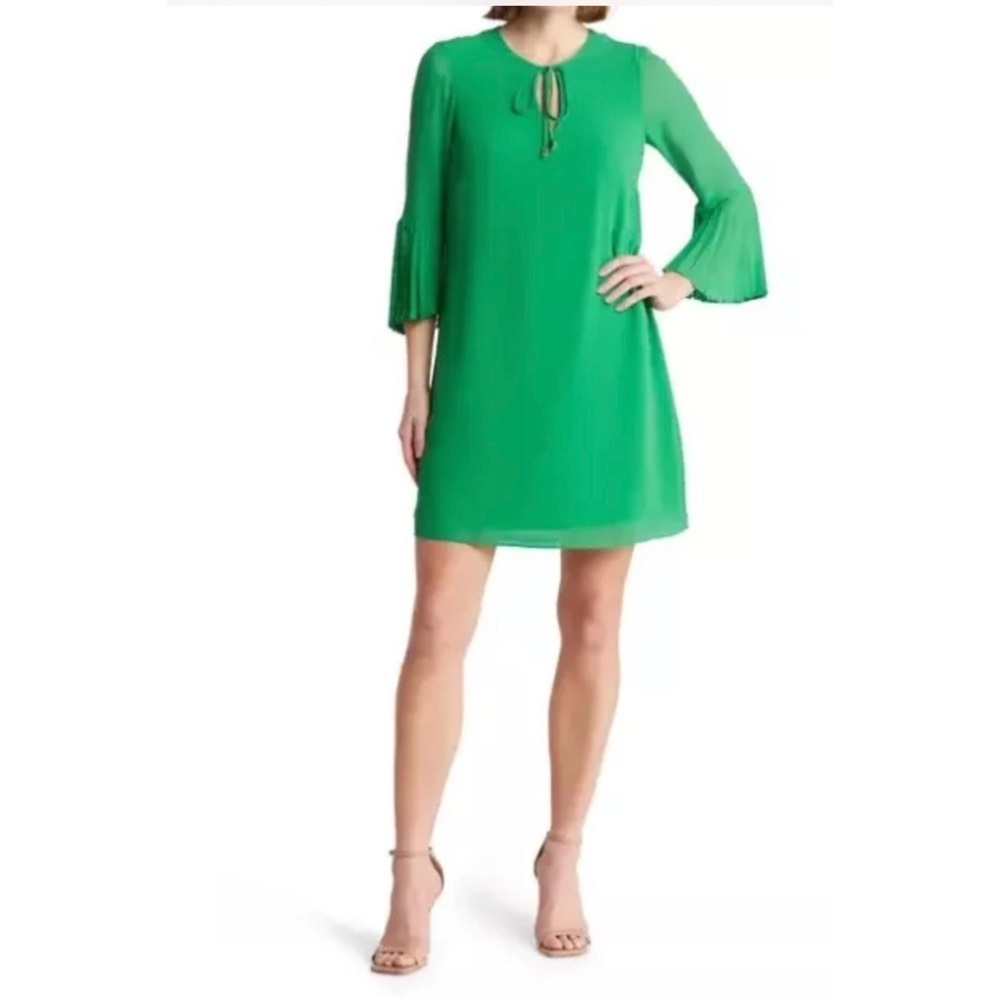 NWT VINCE CAMUTO Elegant Cocktail Shift Dress with Pleated Bell Sleeves Size 4